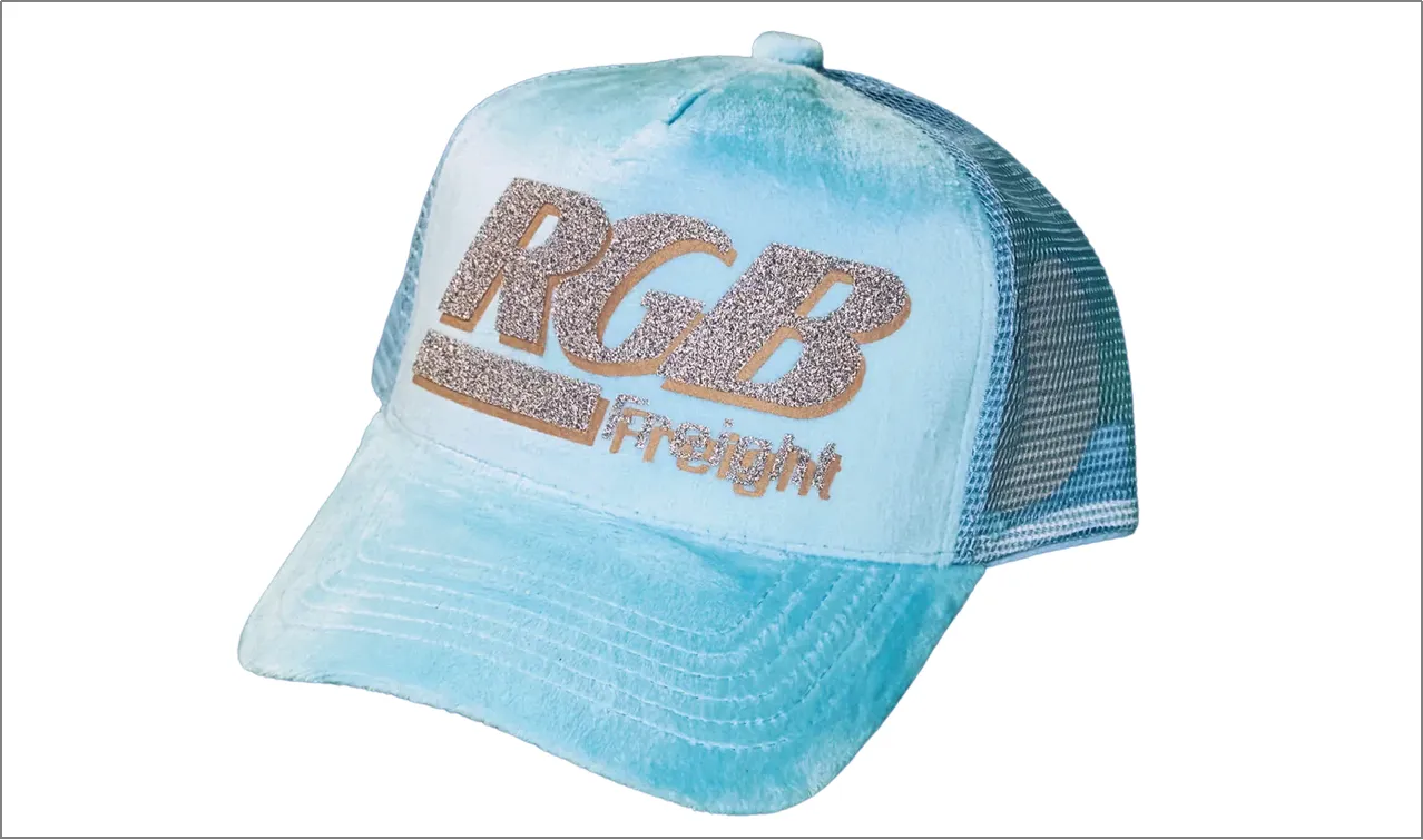 ¿Qué es RGB Trucker Hat y por qué es tan popular?