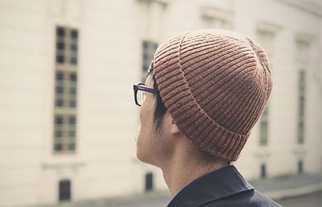 4 maneras para que los hombres usen un gorro de moda y elegante en 2021